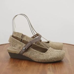 OTBT Womens Springfield Shoes Mules Slingback Wedge Heel Beige Knit Fabric 8M